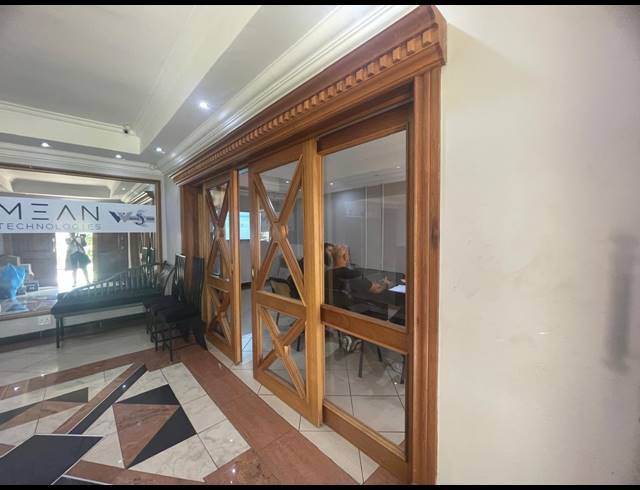 1,487M² BUSINESS CENTRE FOR SALE IN ERASMIA